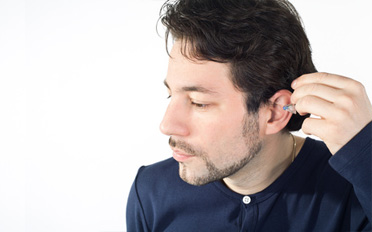 補聴器装着イメージ